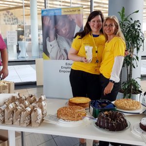Kuchenverkauf im Post-Campus-Bonn – Charity-Aktion