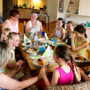 Überraschungsdinner für Geschwister