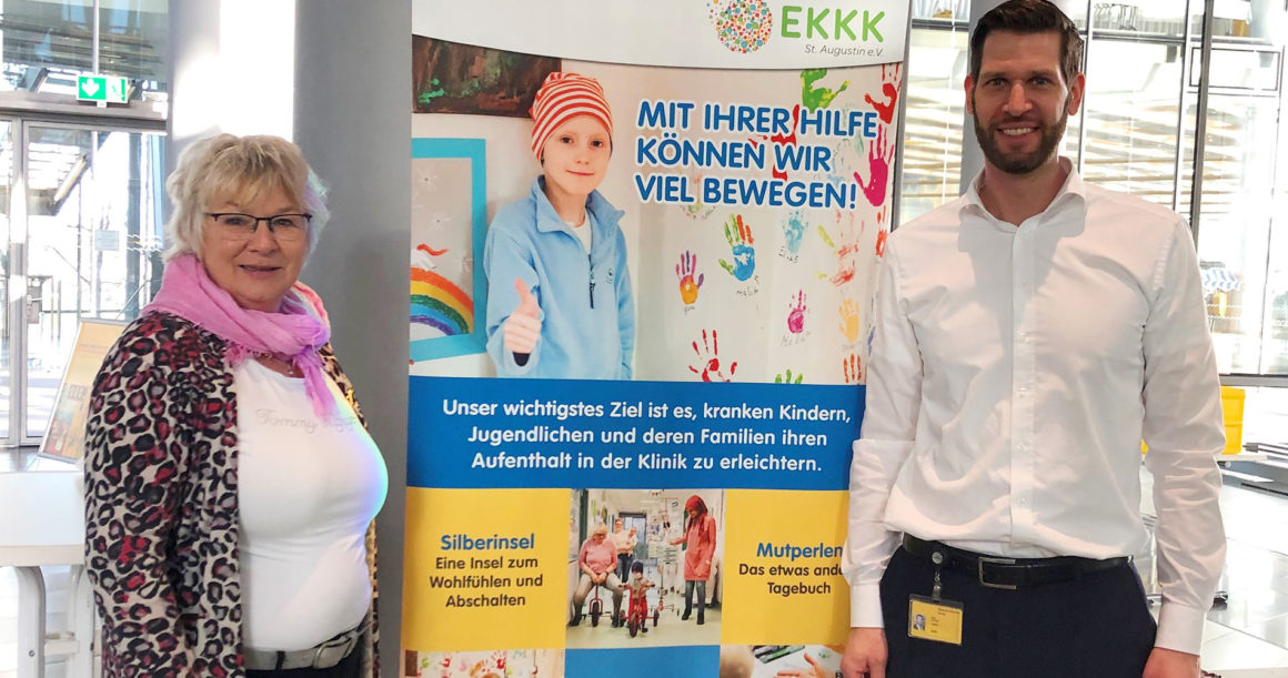 Kuchenverkauf im Post-Tower