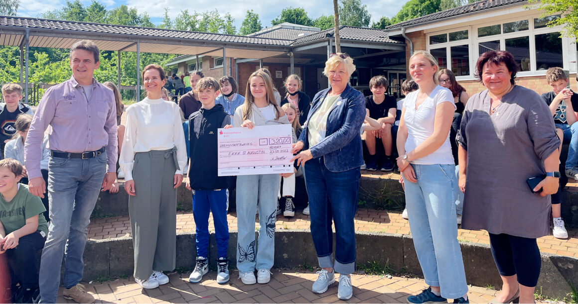 Flötenensemble der Gesamtschule Hennef Meiersheide spendet 320 Euro
