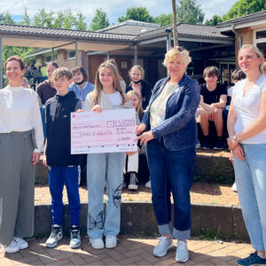 Flötenensemble der Gesamtschule Hennef Meiersheide spendet 320 Euro